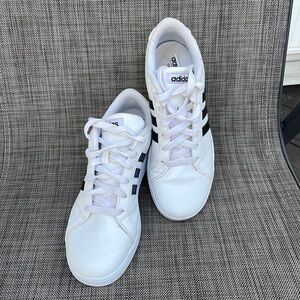 Adidas unisex children’s Grand Court sneakers size 5